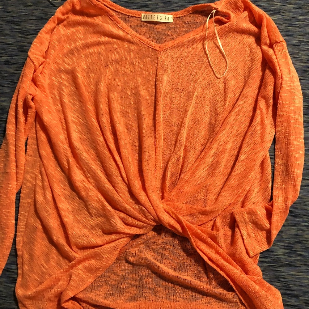 SOLD*Women’s long sleeve size small
